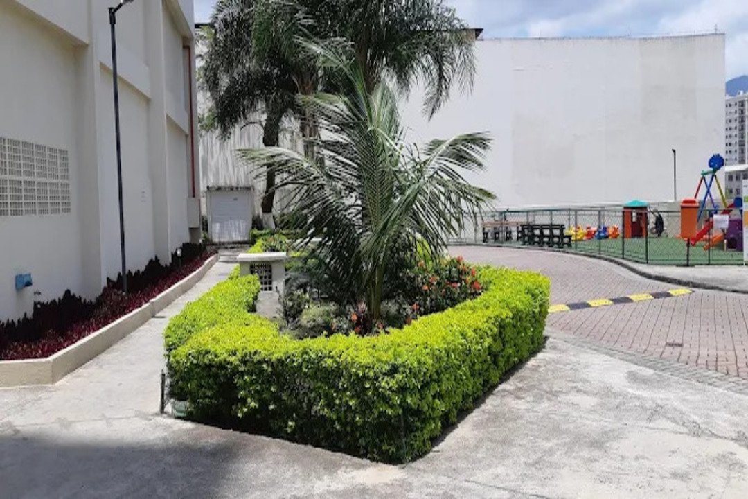Jardim e playground do América Condomínio Clube