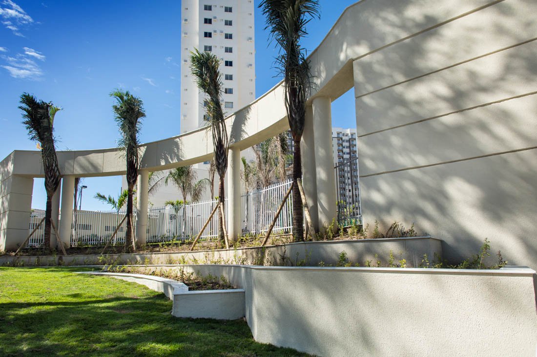 Bosque e área de jogos do Carioca Residencial