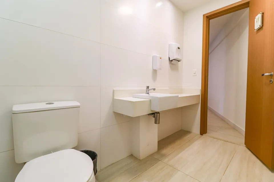 Apartamento 204 no La Fontaine: Banheiro do Espaço Gourmet, foto 39