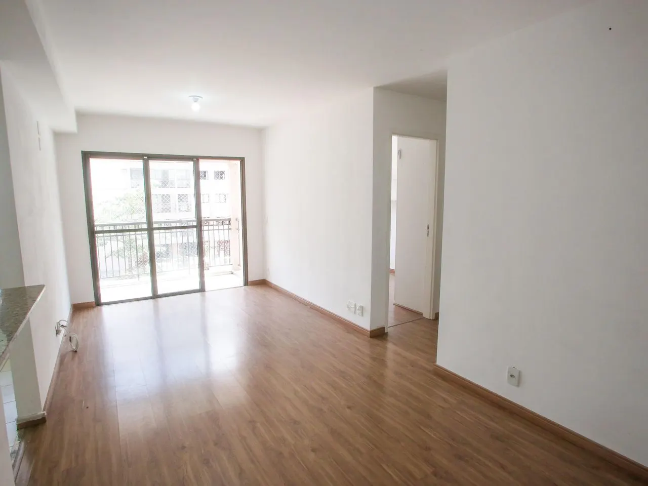Apartamento no Mio Residencial: sala com varanda