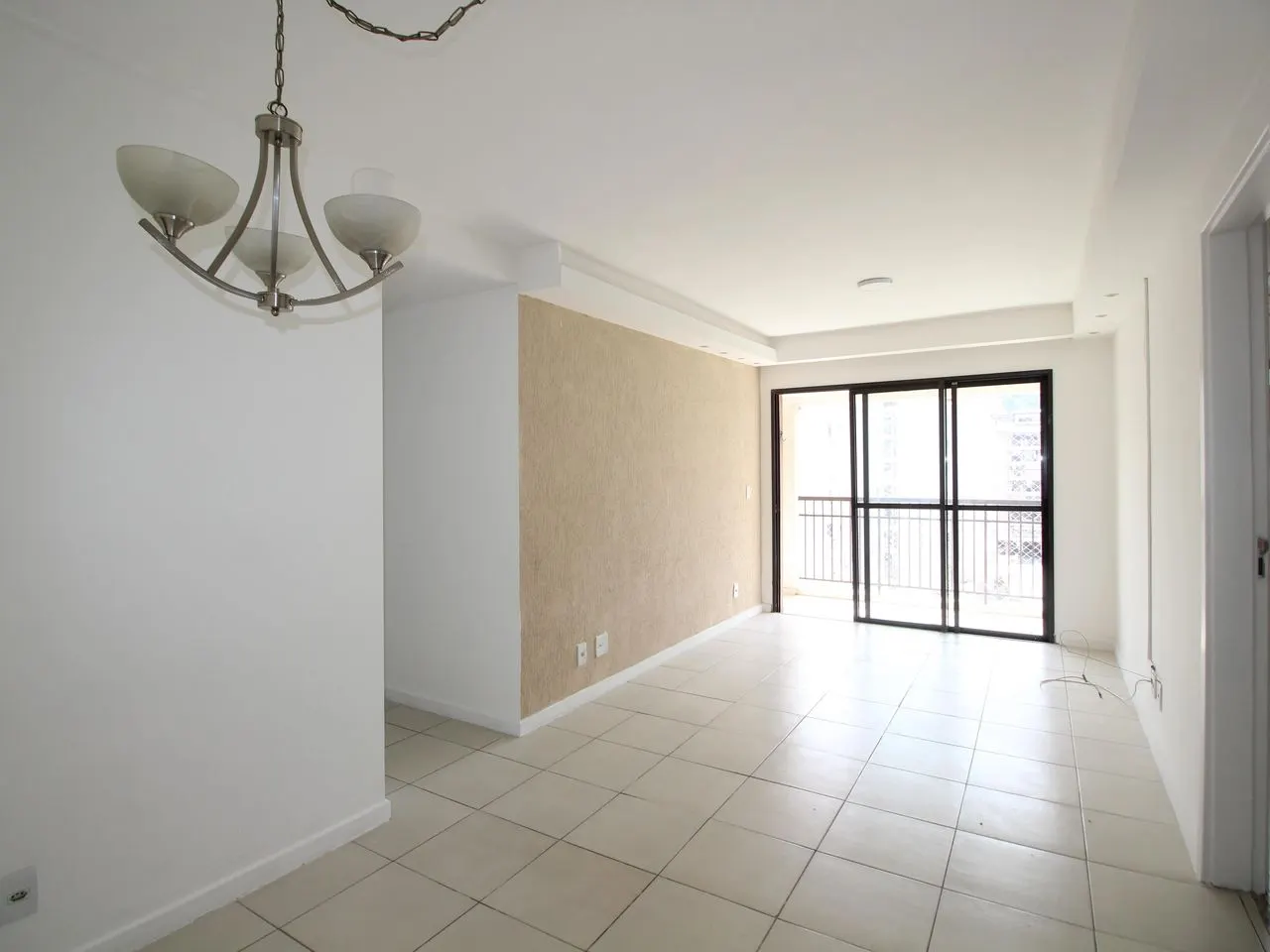 Apartamento no Mio Residencial: sala com varanda