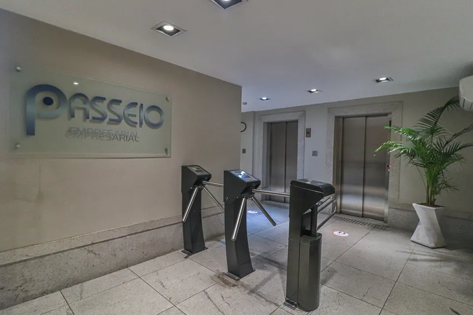 Sala 510 no Passeio Empresarial: Chancelas de Acesso e Elevadores, foto 19