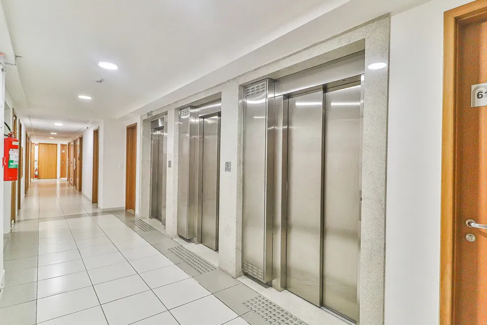 Sala 516 no Passeio Empresarial: Hall dos Elevadores das Salas, foto 4
