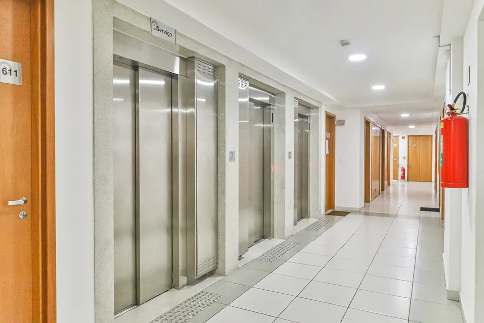 Sala 516 no Passeio Empresarial: Hall dos Elevadores das Salas, foto 5